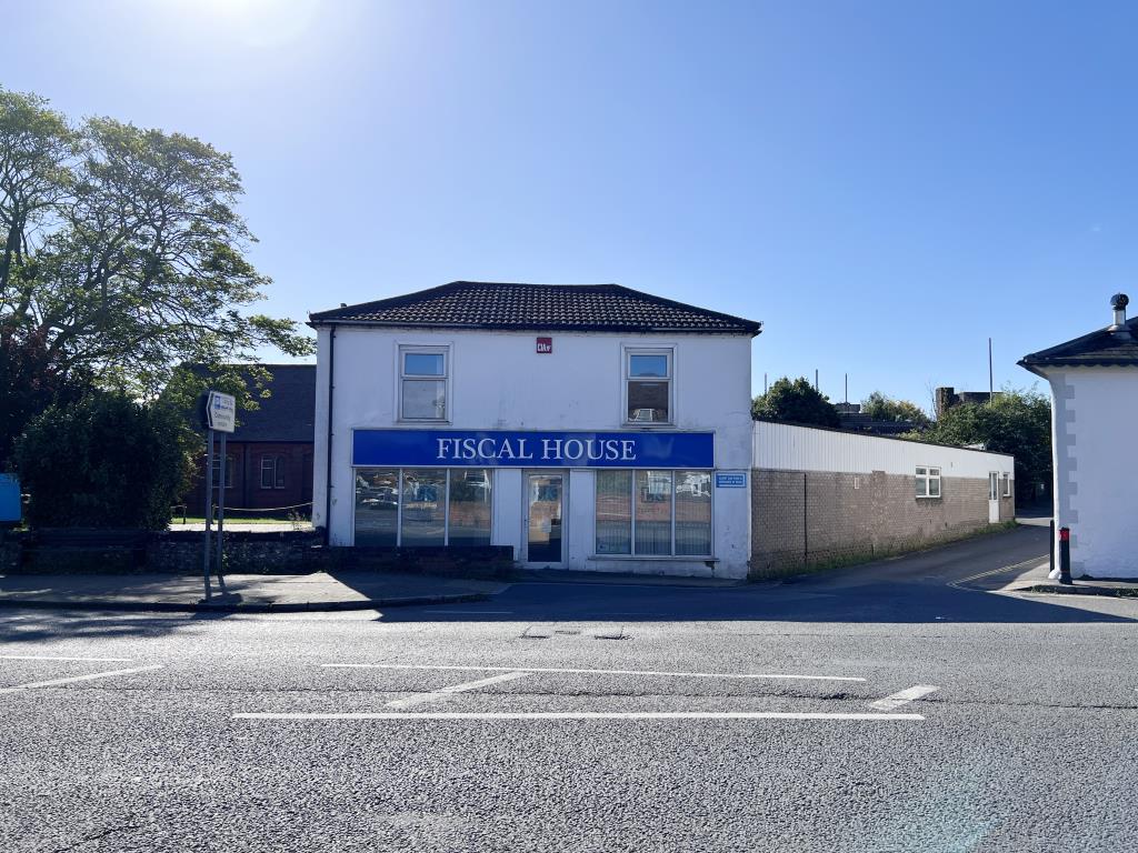 Lot: 91 - FREEHOLD DEVELOPMENT SITE - Front of building from main road